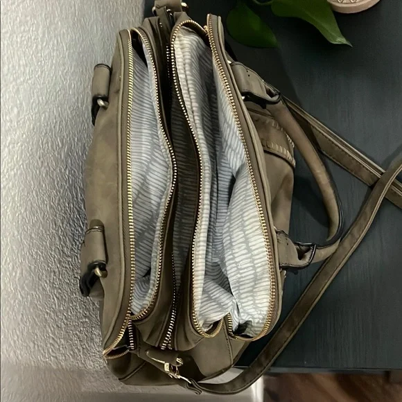 Elegant Taupe Handbag - Picture 3 of 4